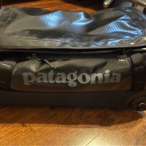patagonia duffle 40 new all tags included boxed